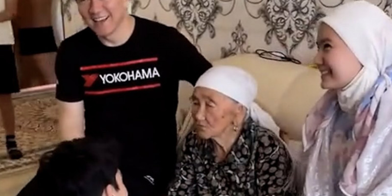 «Күйеуін тізерлетіп қойған»: Сәкен Майғазиевтың келіні сынға ұшырады