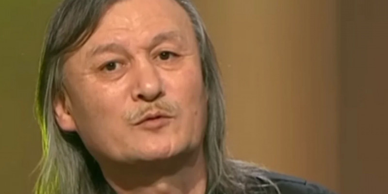 «Әнді сайқымазақ етті»: Ұлықпан Жолдасов әнші Sadraddin-ге шүйлікті (ВИДЕО)