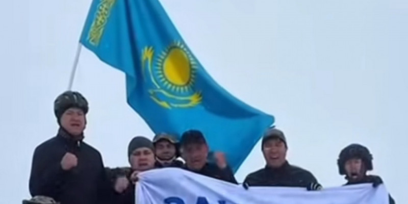 Заң мен тәртіп: Құқық қорғау органдарының қызметкерлері биік шыңды бағындырды