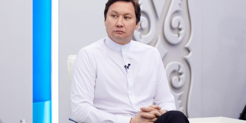 «Әкем өмірден өткенде өлімнің бар екенін түсіндім»: Азамат Сатыбалды марқұм ата-анасы туралы айтты