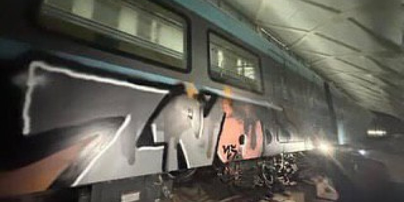 Әлі пайдалануға берілмеген ЛРТ вагондарына біреулер сурет салып кеткен
