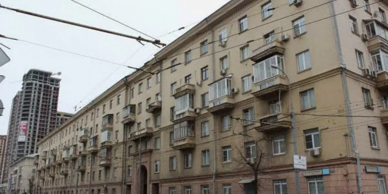 Ауладағы мысыққа тамақ бермек болған әжей терезеден құлап көз жұмды