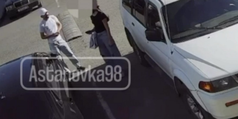 Астанада ер адам 13 жастағы қызды аңдыған (ВИДЕО)