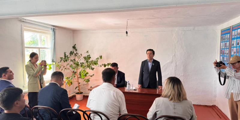 "Тұрғындарының ашық сөйлей бастауының өзі – өзгерістердің нәтижесі": Мәжіліс депутаты Абай облысының ауыл тұрғындарымен кездесті