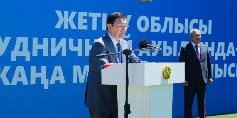 Бас Прокурор Жетісу облысында мектеп салынып жатқан жерге «естелік капсуласын» орнатты және жұртшылықпен кездесті