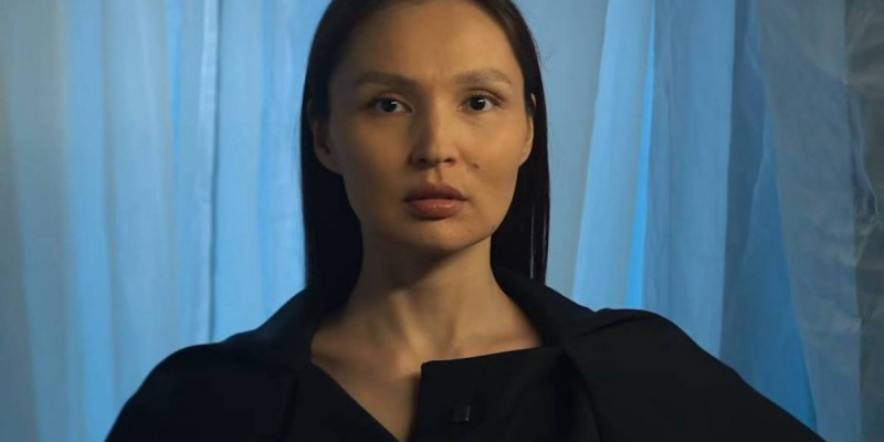 «Көзіңіздің асты неге көгеріп тұр?»: Жұлдыз Әбдікәрімова түр-әлпетіне «тиіскендерге» жауап қатты