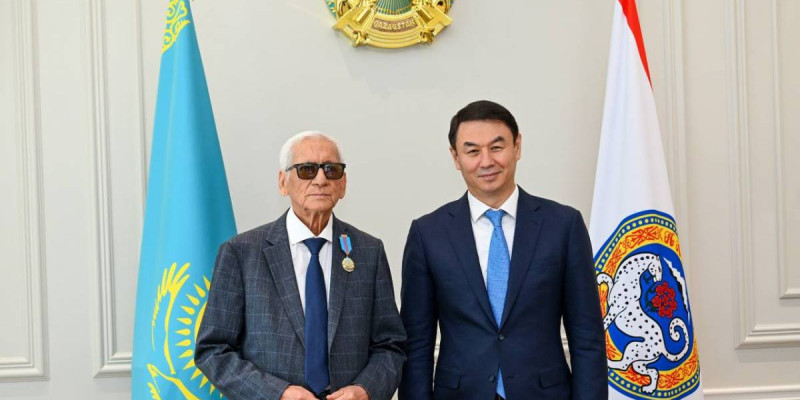 Алматыда мәдениет және еңбек адамдарына мемлекеттік наградалар табысталды