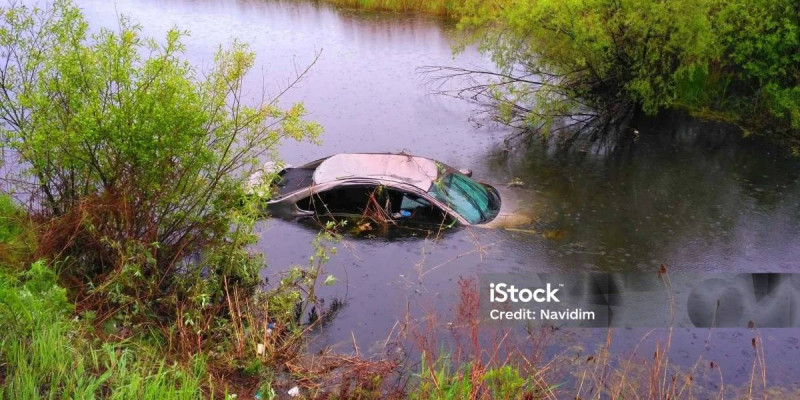 Қостанай облысында үш адам мінген автокөлік суға батып кетті