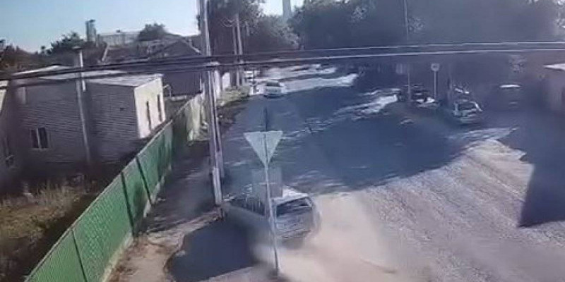 Ақтөбеде көлік тізгіндеген мас зейнеткер бағанға соғылды
