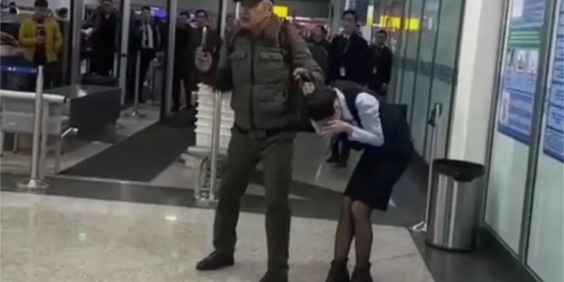 Алматы әуежайында әйелді кепілге алған адамға прокурор қандай жаза сұрады?