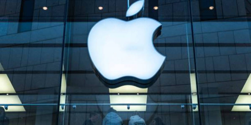 Apple танымал блогерді сотқа беріп, аса қомақты өтемақы төлеуді талап етіп отыр