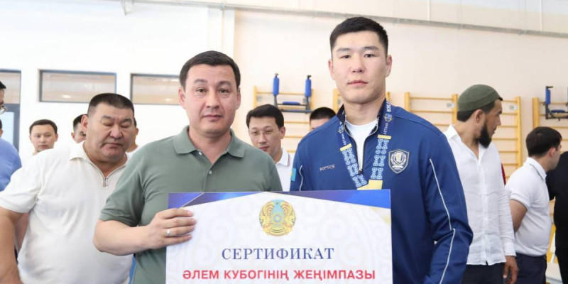 Маңғыстауда әлем кубогінің жеңімпазы Бекзат Нұрдәулетовке 5 млн теңге берілді