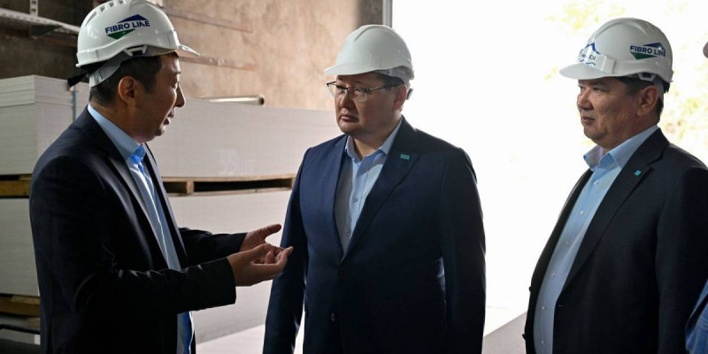Абай облысының әкімі «Семей Құрылыс Материалдары» зауытына барды