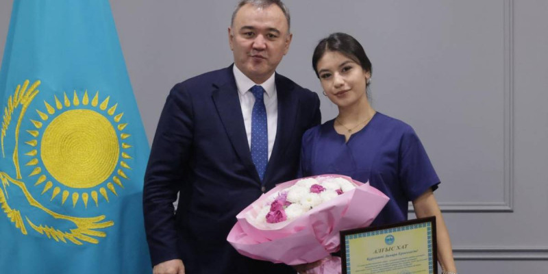 Бүтін бір отбасыны өрттен құтқарған жедел жәрдем бригадасы марапатталды