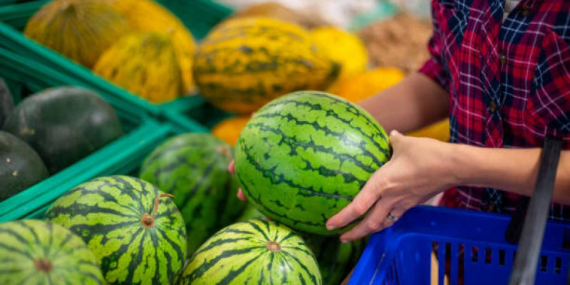 Мамандар қарбызды таңдаудың бірнеше тәсілін атады