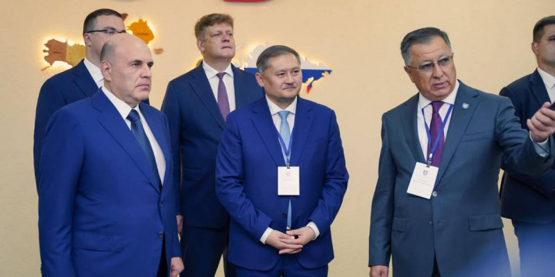 РФ Премьер-министрі Омбыдағы ҚазҰУ филиалын аралады