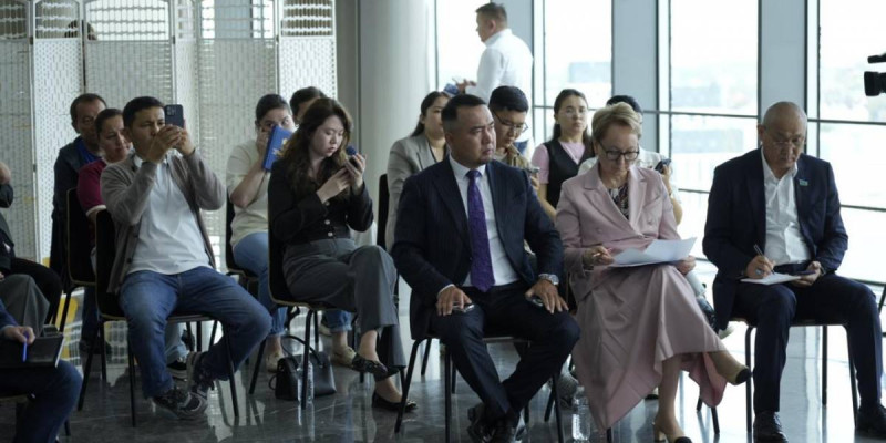 Әрбір төртінші қазақстандық ЛГБТ насихатын аса қауіпті деп санайды – «Стратегия» қоғамдық қоры