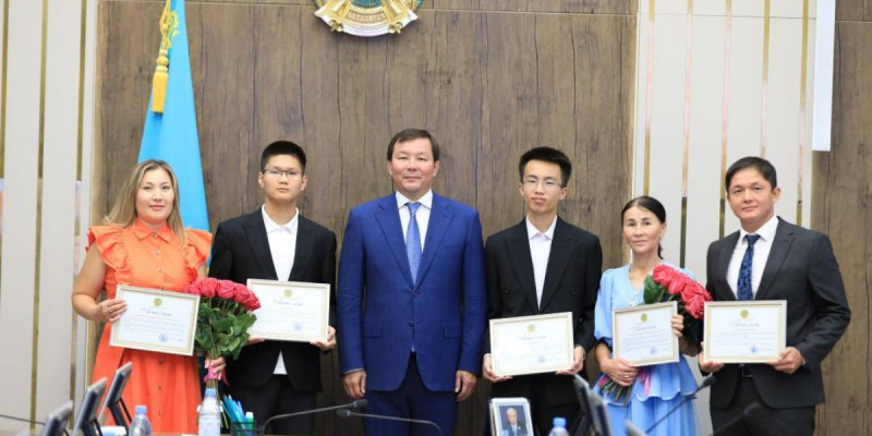 Ақтөбе облысында үздік жастар ақшалай сыйлықтар табысталды