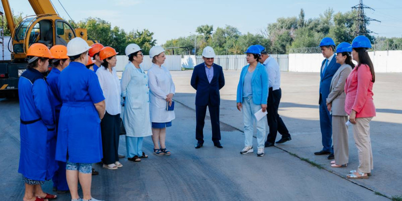 «AMANAT» партиясы жұмысшы әйелдердің әлеуметтік мәртебесін көтеруге айрықша көңіл бөледі
