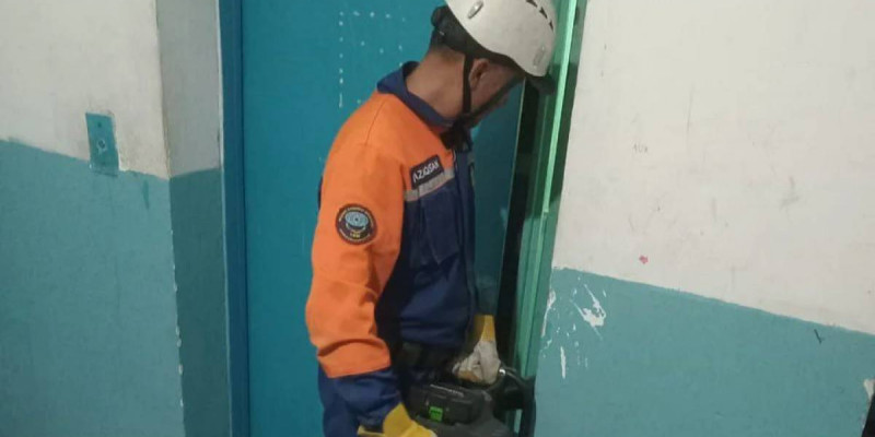 Таразда лифт ішінде қалып қойған төрт адам құтқарылды