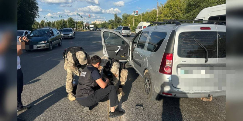 «Суреттеріңді интернетке таратамын»: Оралда бұрынғы қызын бопсалаған жігіт ұсталды