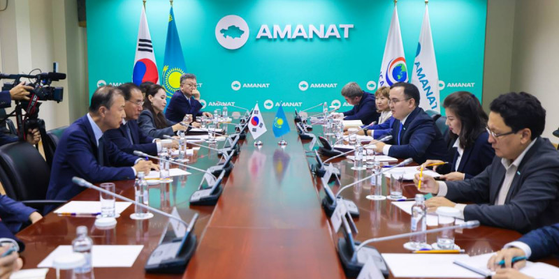 Дәулет Кәрібек Азия саяси партияларының халықаралық конференциясы Парламенттік одағының делегациясымен кездесті