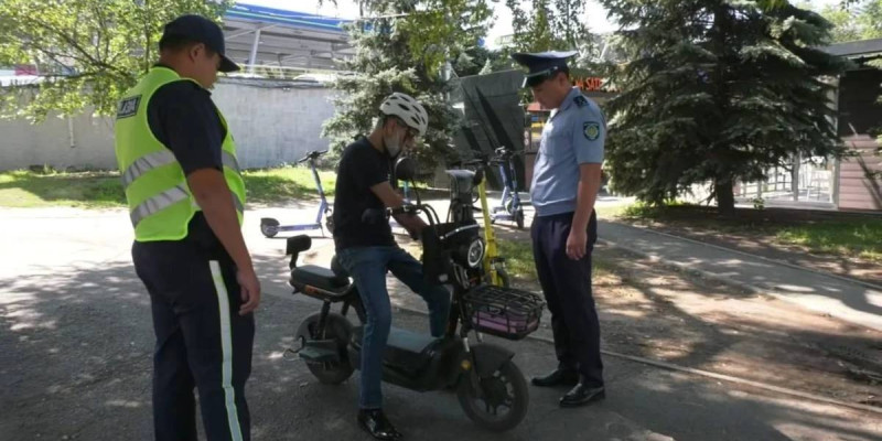 Алматыда электровелосипед иелеріне ескерту жасалды