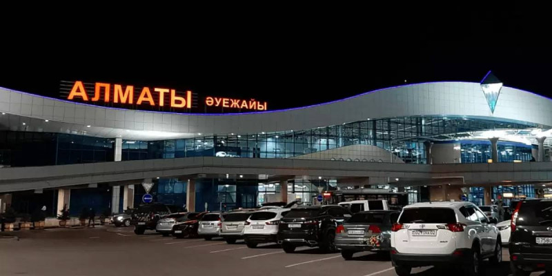 Алматы әуежайында ер адам өзіне қол салмақ болды