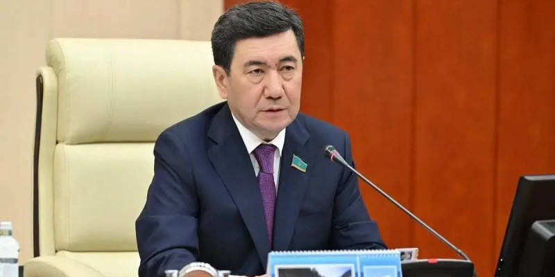 Мәжіліс төрағасы Қазақстан халқын Конституция күнімен құттықтады