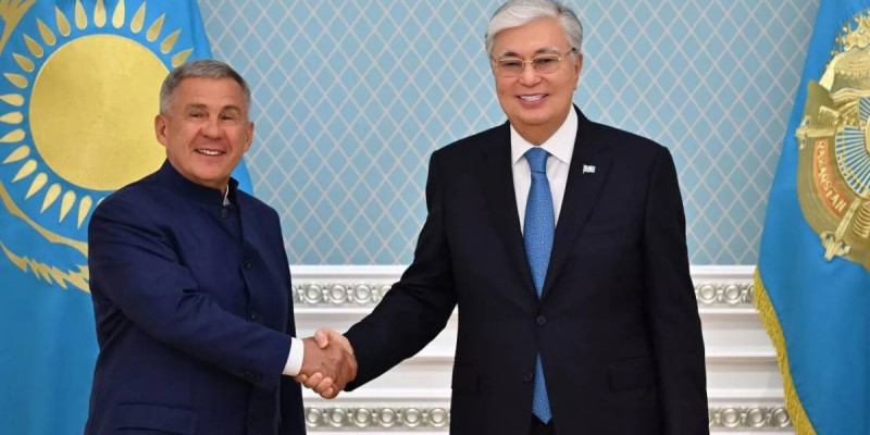 Тоқаев Татарстан басшысын Республика күнімен құттықтады