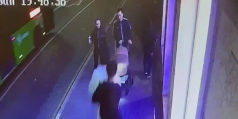 Алматыда 2 жасөспірім самокатпен жаңа туған сәбиді қағып кетті