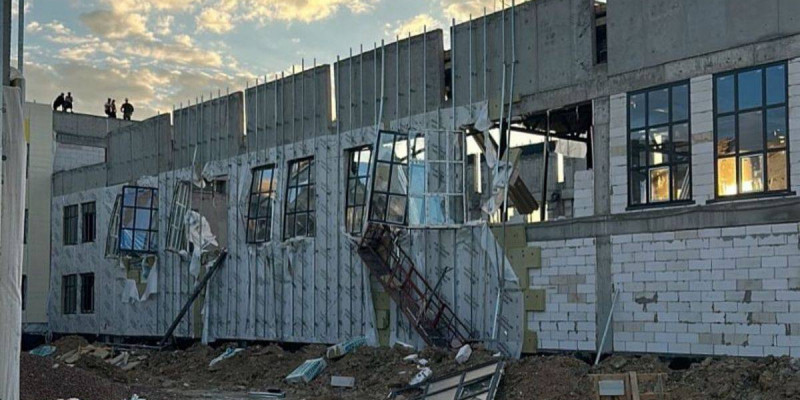 Құлсарыда салынып жатқан мектептің шатыры опырылып түсті