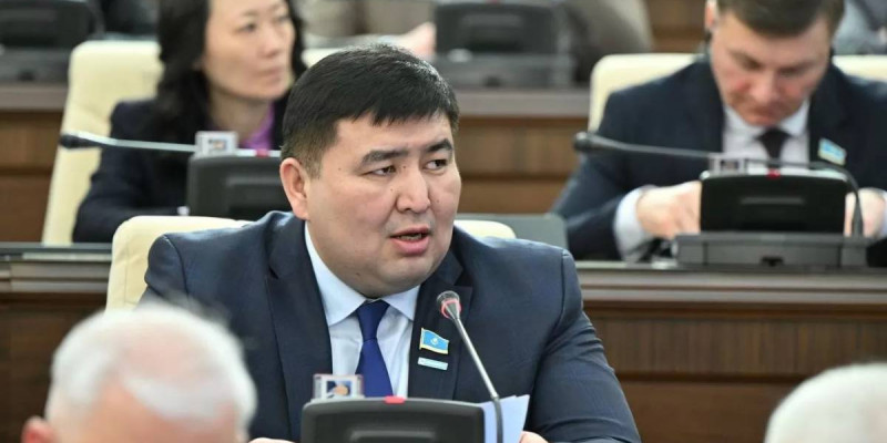 Елнұр Бейсенбаев: 15 күннің ішінде 3 оқушының ажал құшуы – дабыл қағатын жағдай