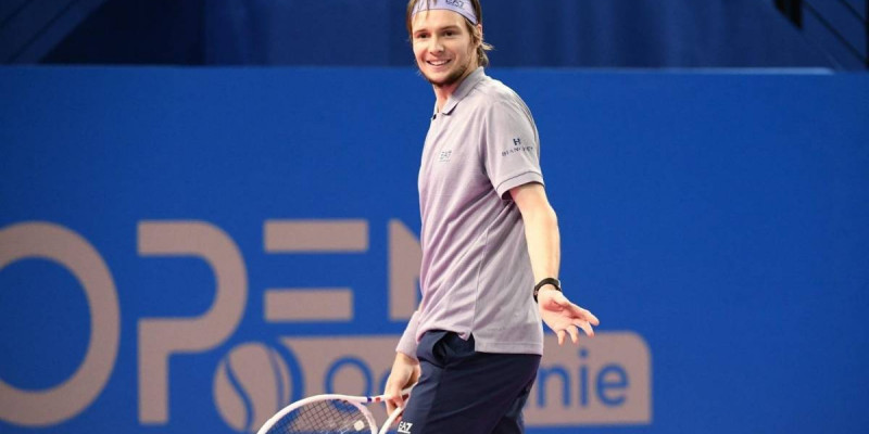 Теннисші Александр Бублик Қытайдағы турнирдің жартылай финалына шықты