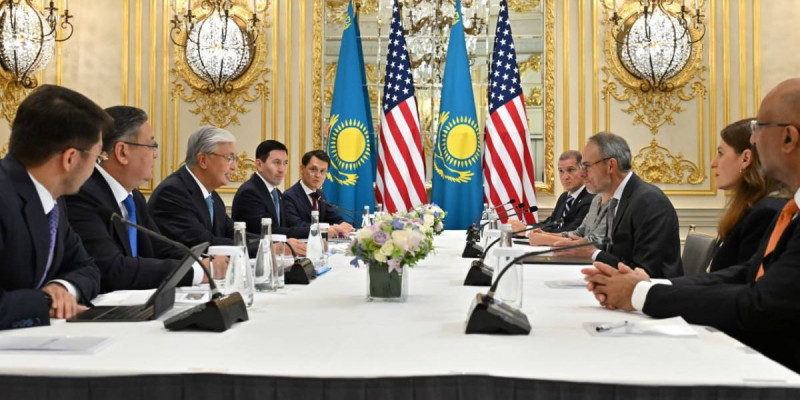 Президент Amazon компаниясының аға вице-президентімен кездесті