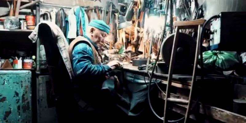 Гаражын шеберханаға айналдырған Абылайхан ата