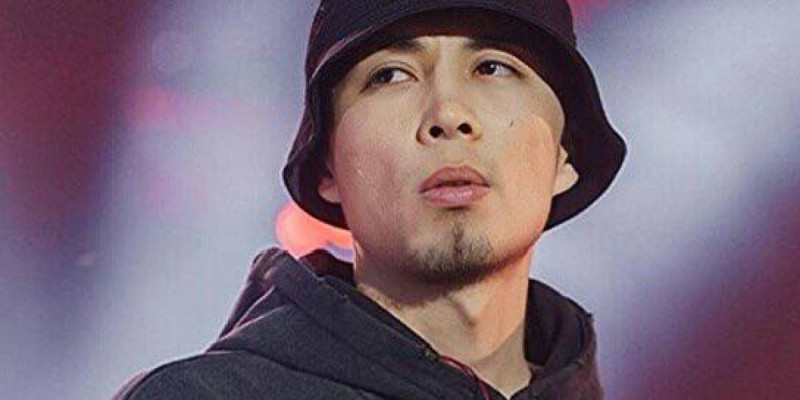 Әнші Qarakesek есірткі сақтағаны үшін тергеліп жатыр