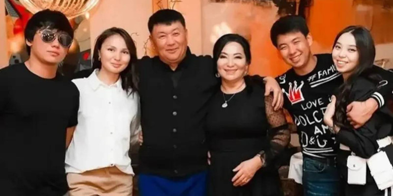 Гүлзира Айдарбекованың тағы бір келіні жүкті екенін айтты (ВИДЕО)