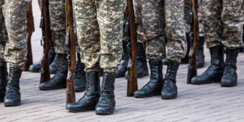 Алматыда сарбаз әскери бөлім ғимаратының үшінші қабатынан секіріп кетті