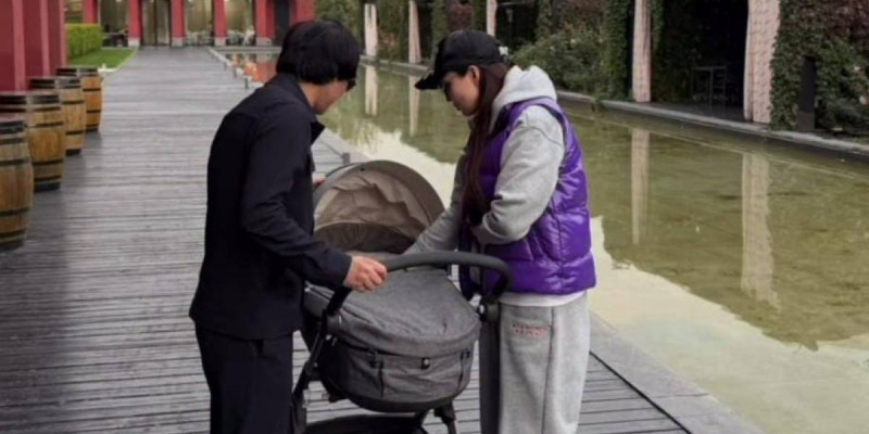 «Әр сәби жыламасын»: Қайрат Нұртас жаңа туған қызының суретін жариялады