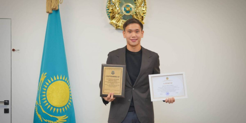Шерхан Қалмұрзаға ректорлық білім беру гранты берілді