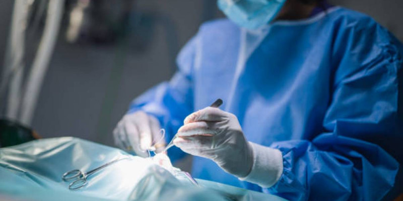 Киевте бір қыз жыныстық қатынас үшін екі жігітті іздейді.