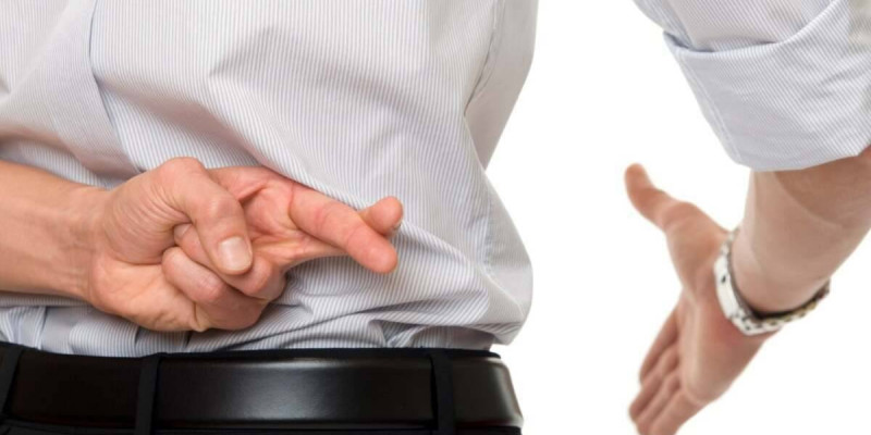 «Арзан бағада алып беремін»: ШҚО-да таныстарын алдаған алаяқ ұсталды