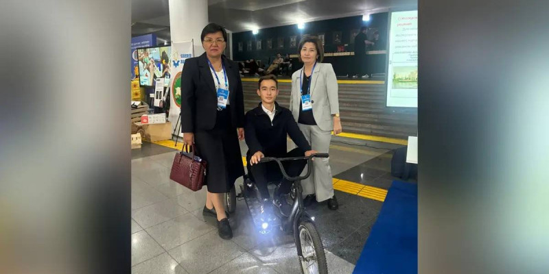 Астаналық оқушы жол таңдамайтын электронды велосипед ойлап шығарды