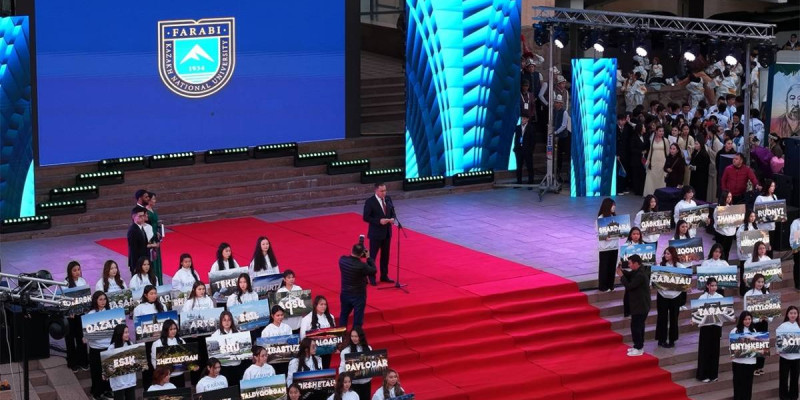 ҚазҰУ-да 1 курс білім алушылары студенттер қатарына ЖИ қатысуымен қабылданды