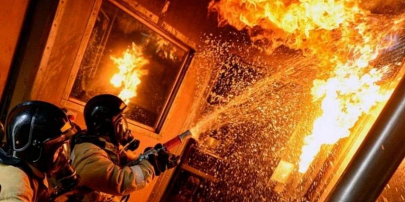 Шығыс Қазақстанда ер адам өртке оранған үйден көршісінің екі баласын аман алып шықты