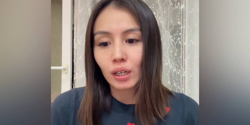 «Қателігімді толық түсіндім»: Құлағы естімейтін жүргізушіні мазақтаған блогер кешірім сұрады