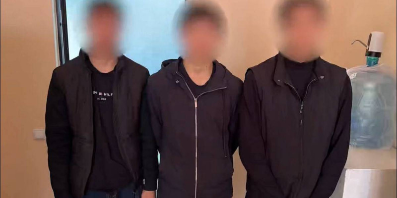 «Пәтердегі кездесу»: Алматыда қызбен танысуға келген жігітті бопсалағандар ұсталды
