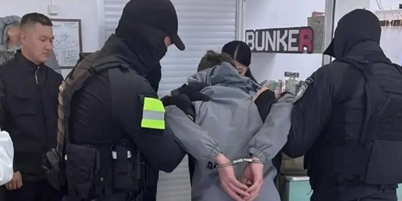 Рудныйда жөндеуші маман клиенттердің телефонынан ақша ұрлаған