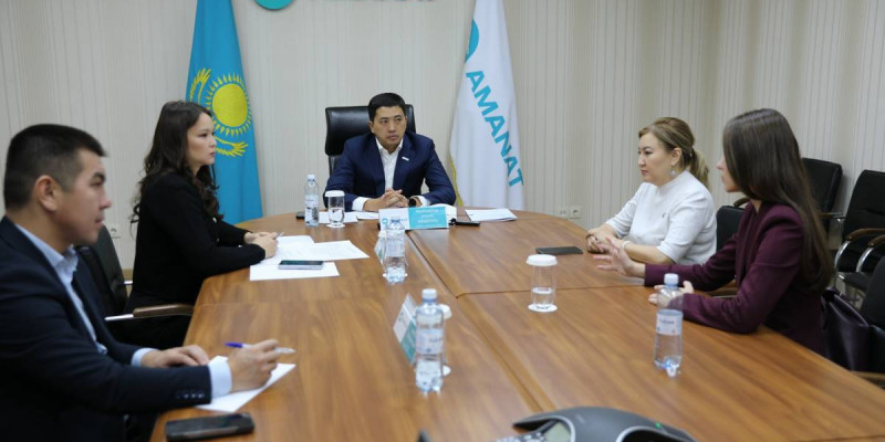 Базардағы орын үшін ірі сома төлеуге мәжбүр: «AMANAT» тұрғындардың өтініштерін тыңдады